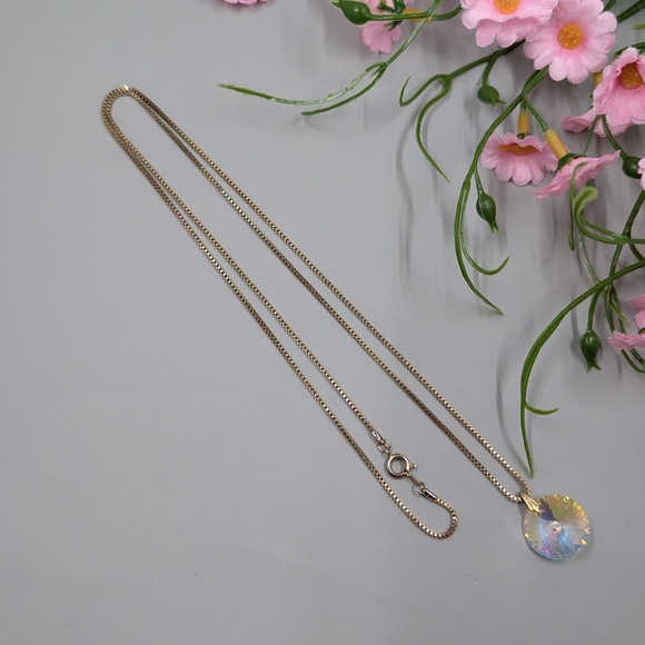 Jewelry - Elegant Silver Necklace with Iridescent Pendant